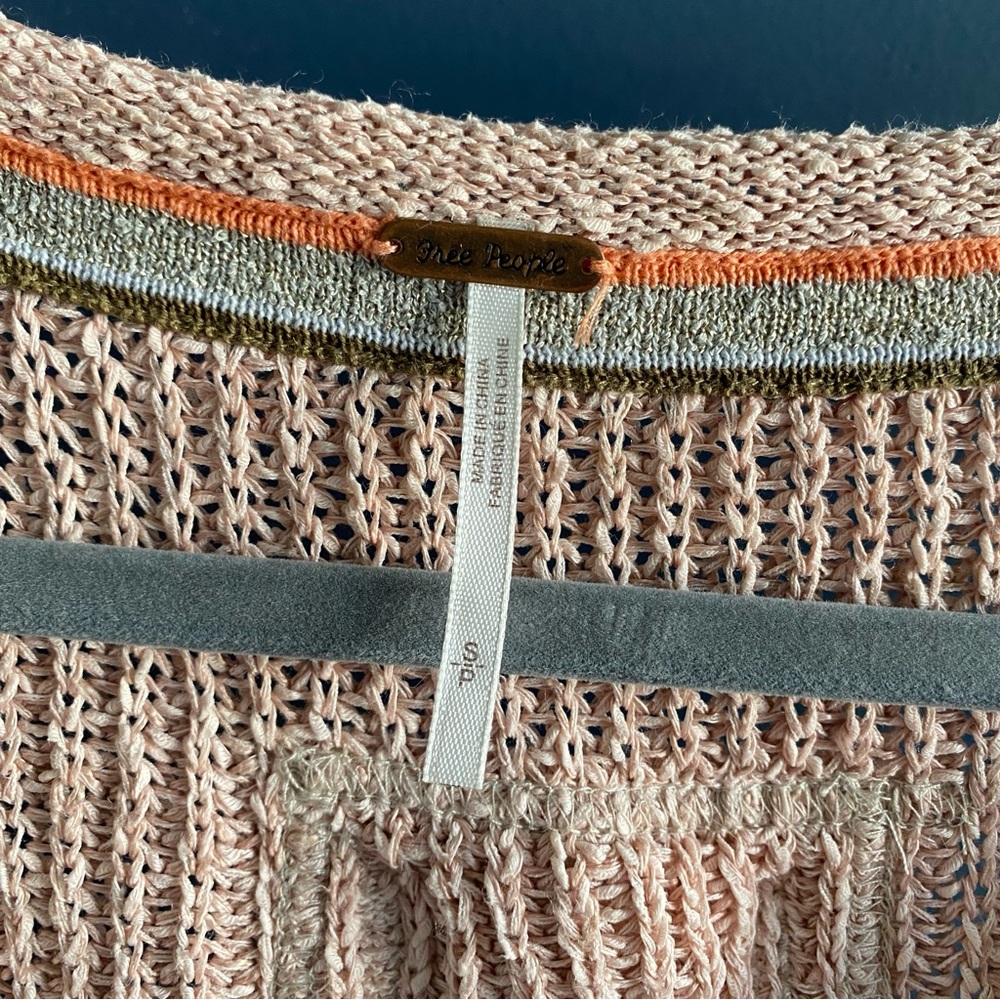 Free people knit sweater- light pink- size small - Picture 4 of 5